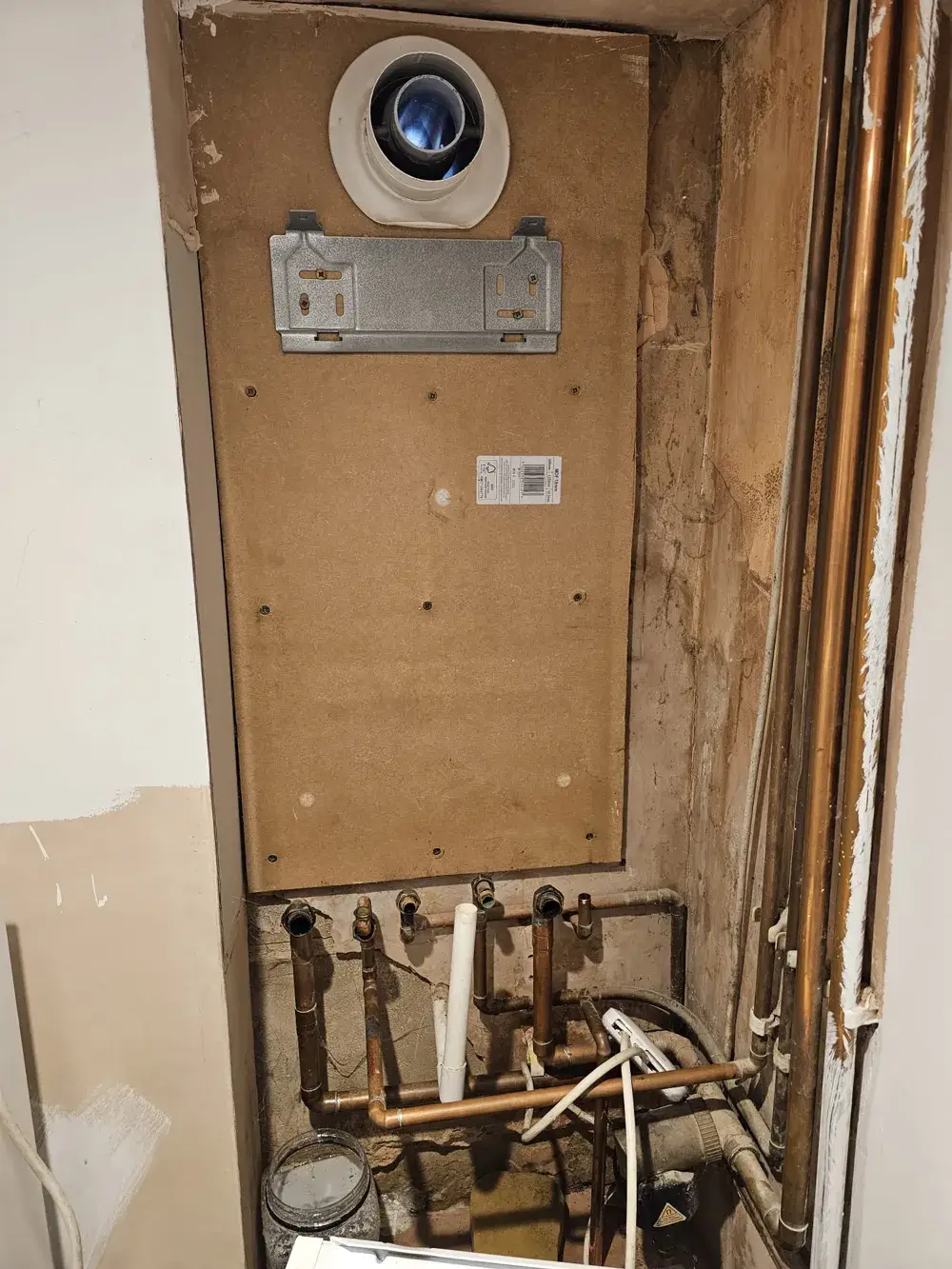 New backboard and mounting bracket ready for the replacement Ideal boiler in Hull