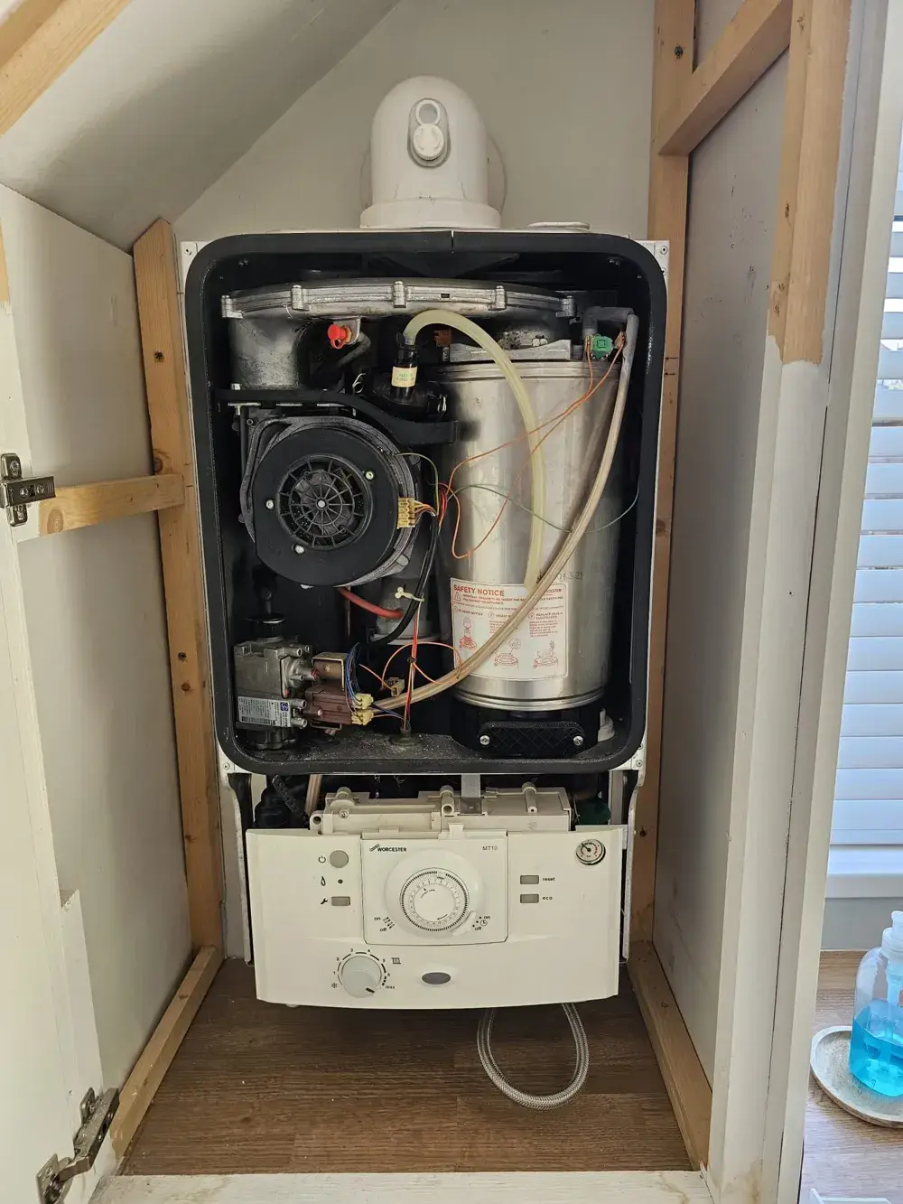Worcester Greenstar Junior boiler opened up for its annual service in Hull